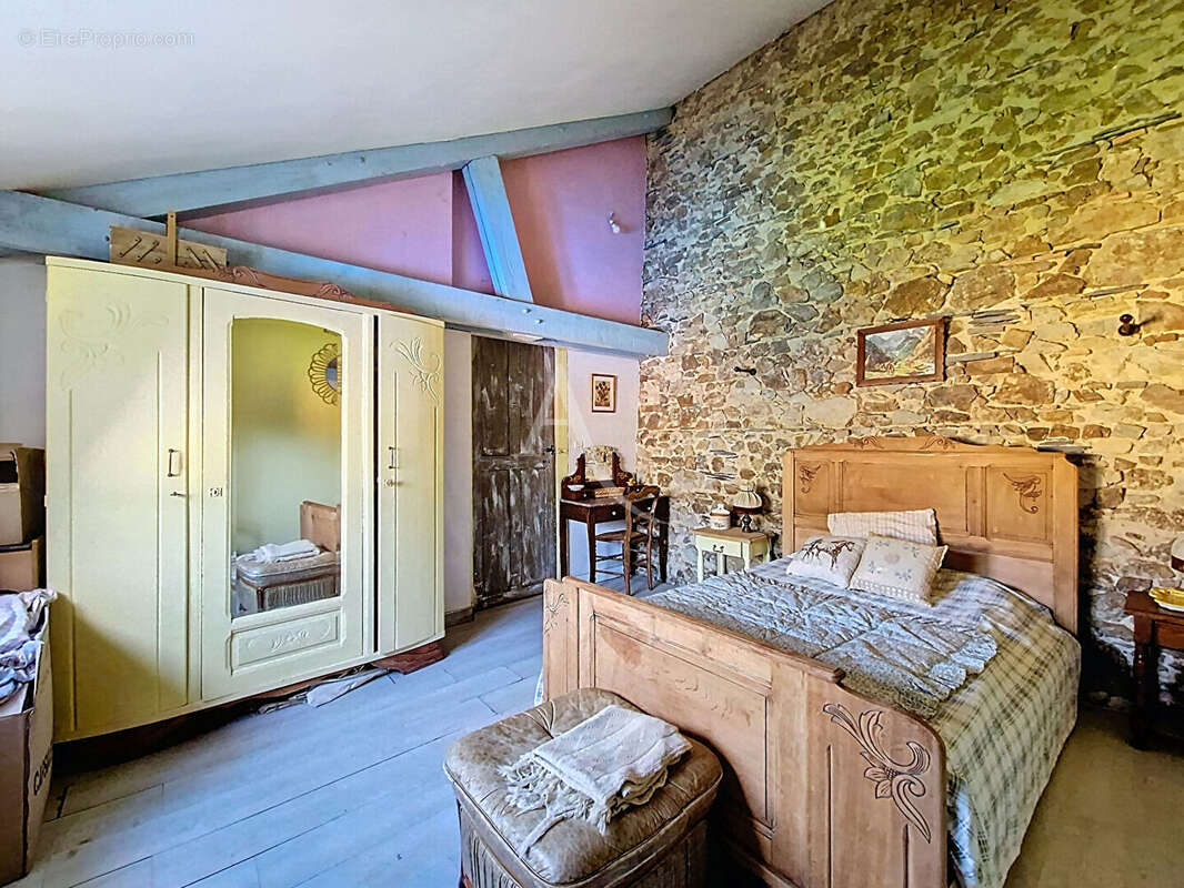 Maison à CHAZE-SUR-ARGOS