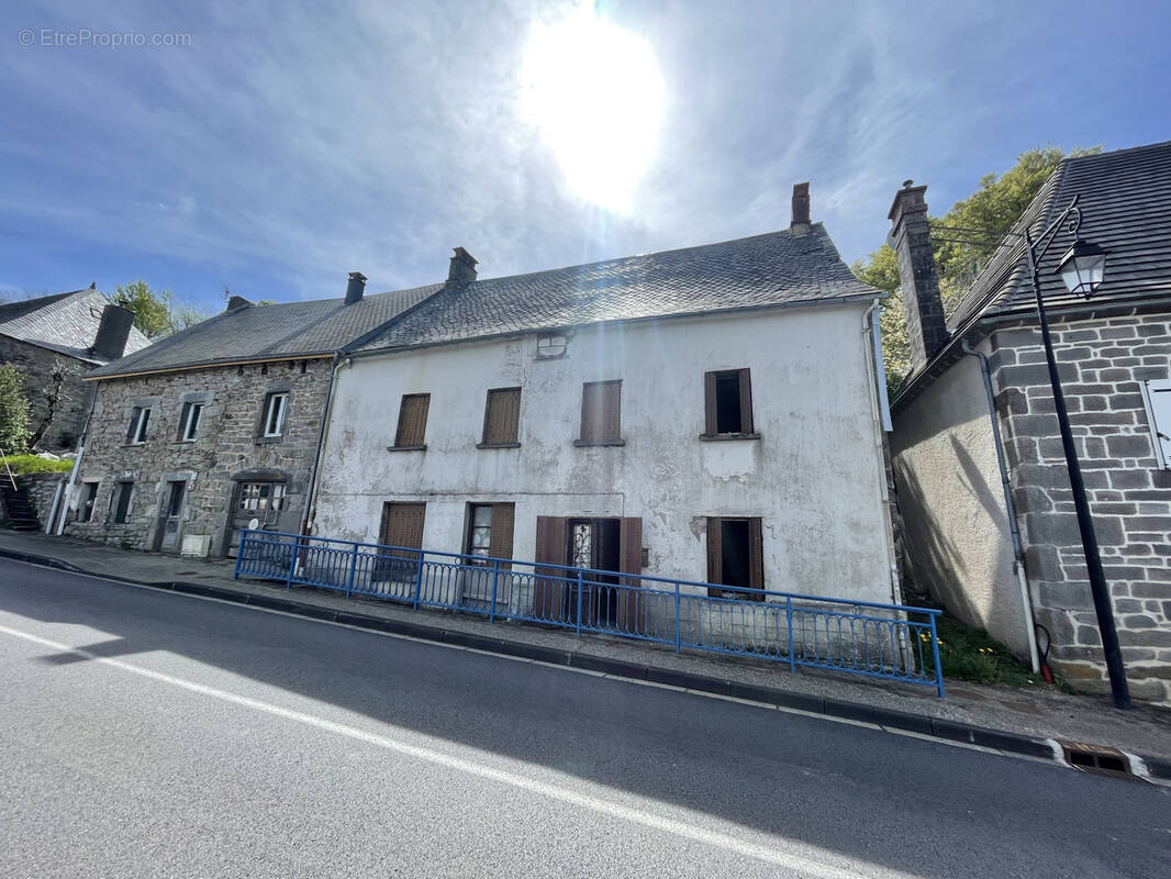 Maison à LAQUEUILLE