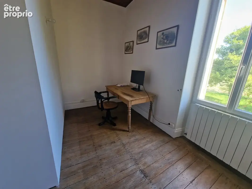 Maison de maitre à l'entrée du village - photo 12
