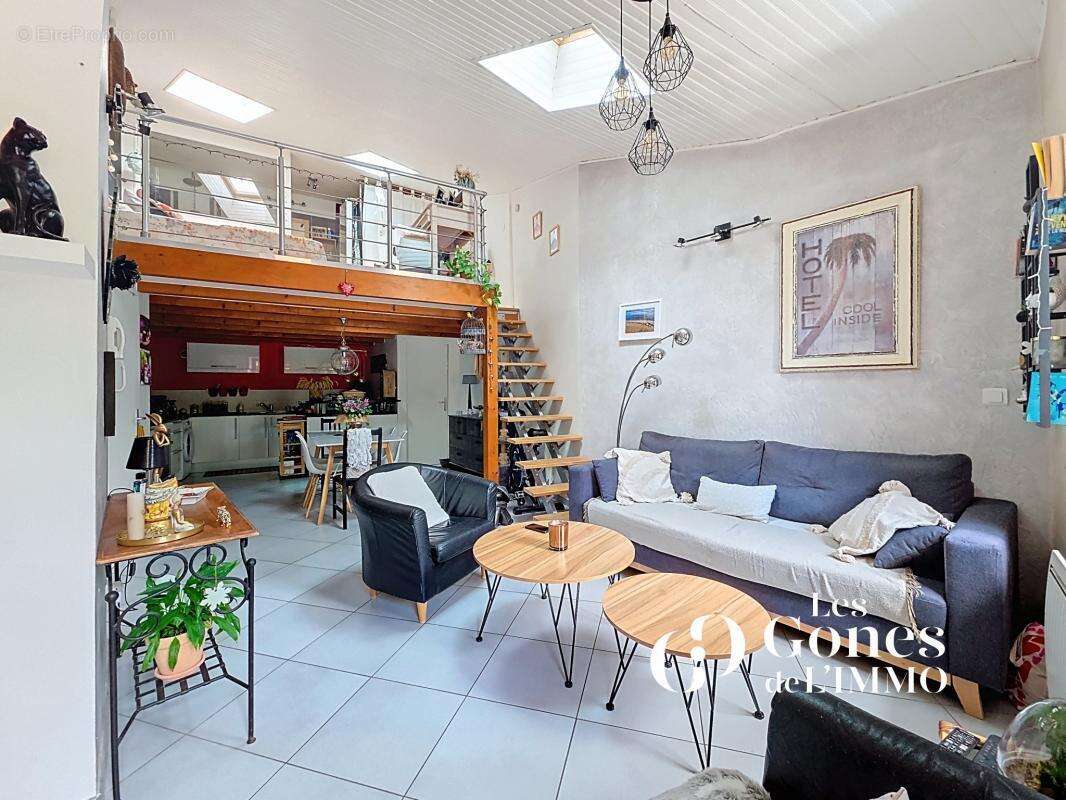 Appartement à GREZIEU-LA-VARENNE