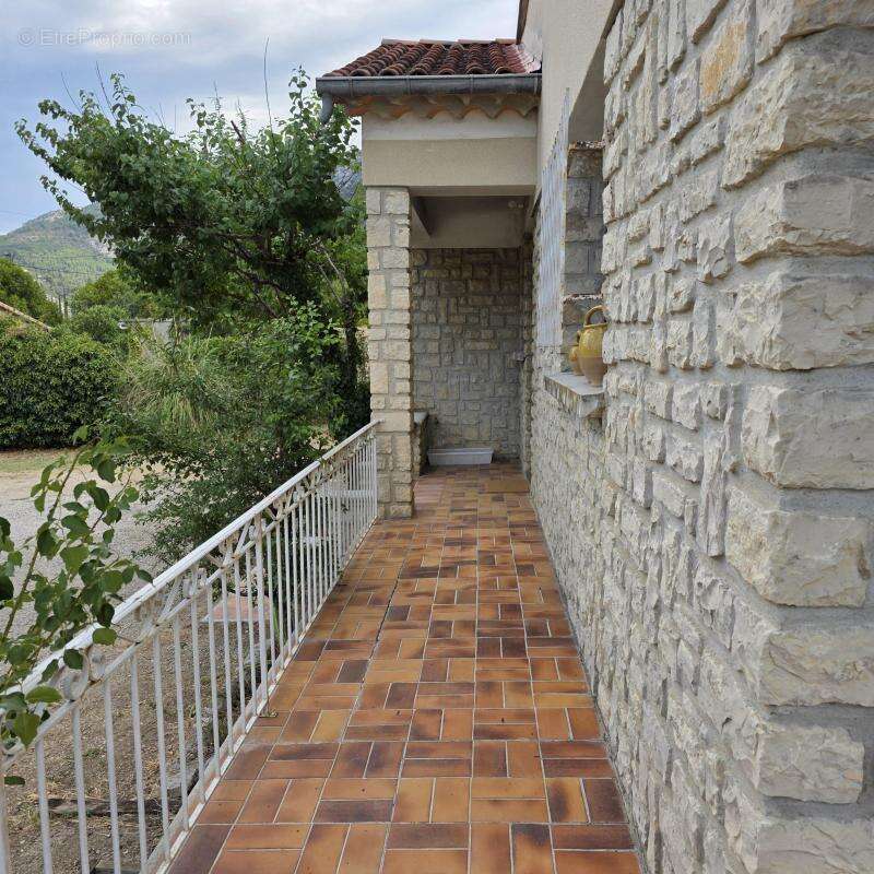 Spacieuse maison avec un joli terrain - photo 11