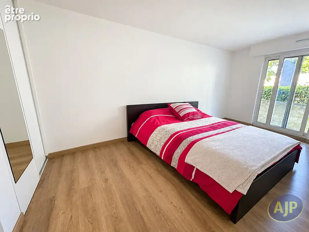 Mérignac T2 de 47 m² avec place de parking et terrasse - photo 5