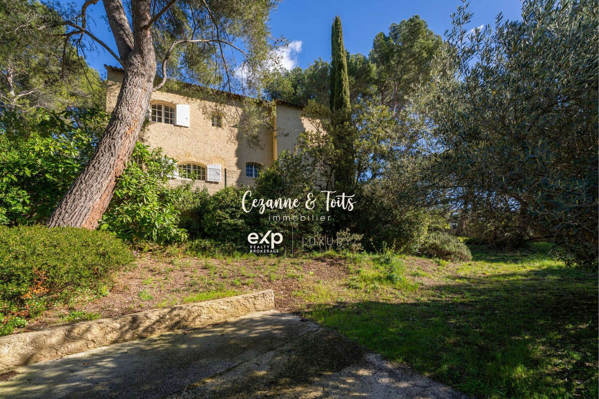 Maison à VENTABREN