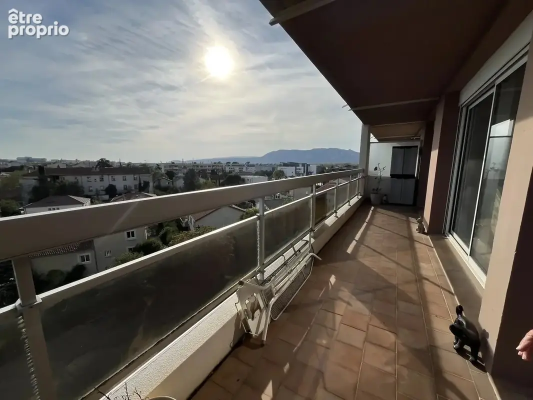 BOURG LES VALENCE - Appartement T4, terrasse, cave et parking - photo 7