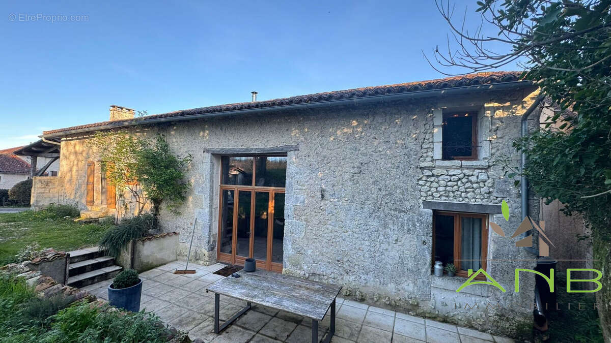 Maison à SAINT-MARTIAL-VIVEYROL