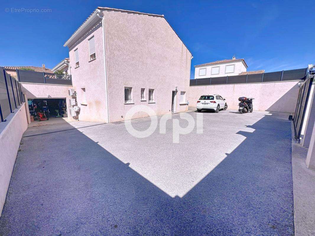 Maison à ROQUEBRUNE-SUR-ARGENS