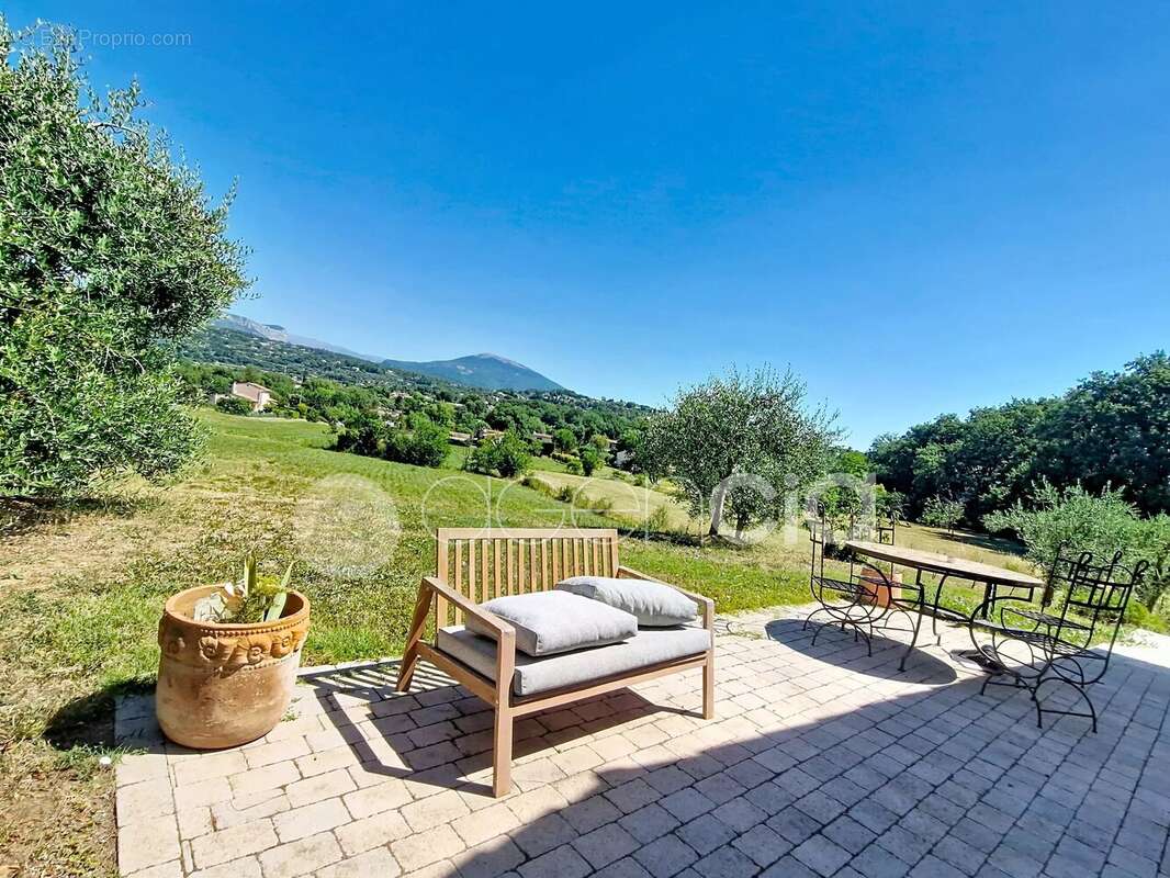 Maison à CHATEAUNEUF-GRASSE