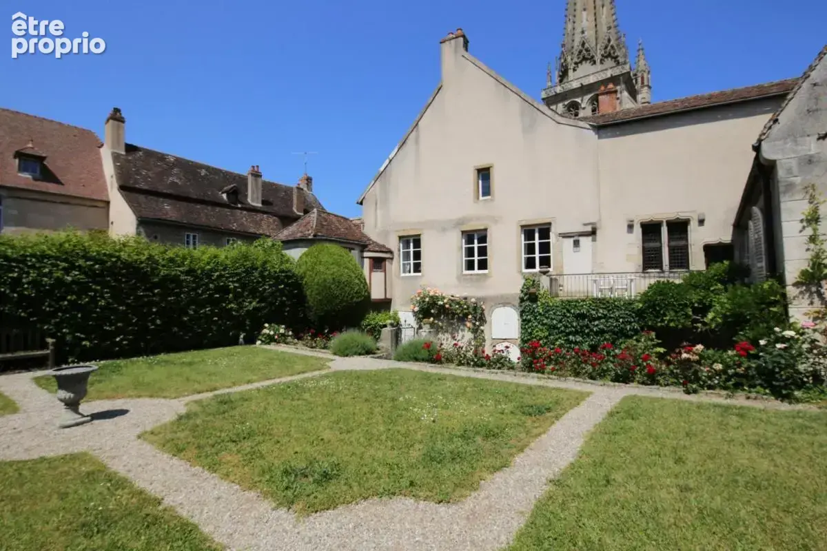 Ancienne maison Canoniale idéalement située en plein coeur historique avec jardin à la française - photo 4