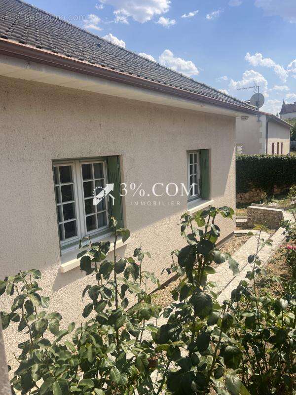 3%. com immobilier à  saint savin - photo 3