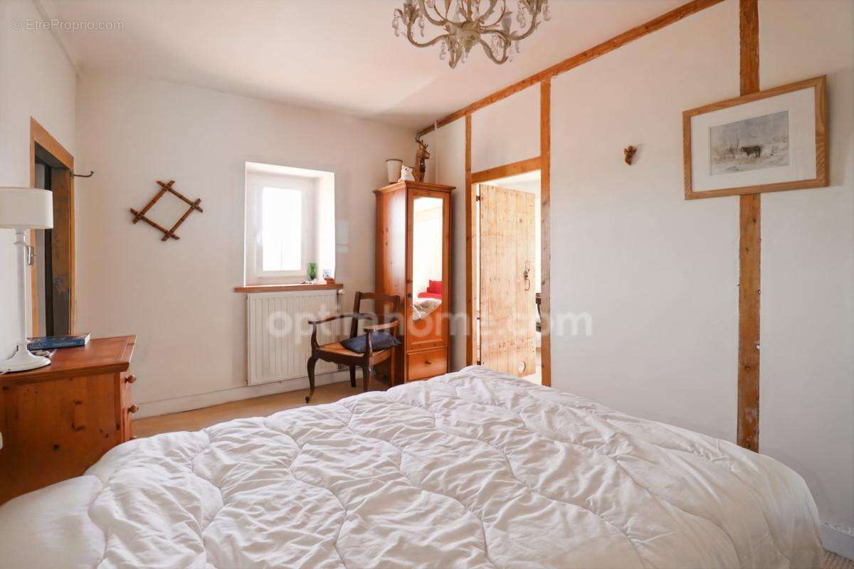 Maison de Charme et de Caractère de 353 m² - 9 Pièces - 6 Chambres sur parcelle de 662 m² - BELLAC 87300 - photo 40