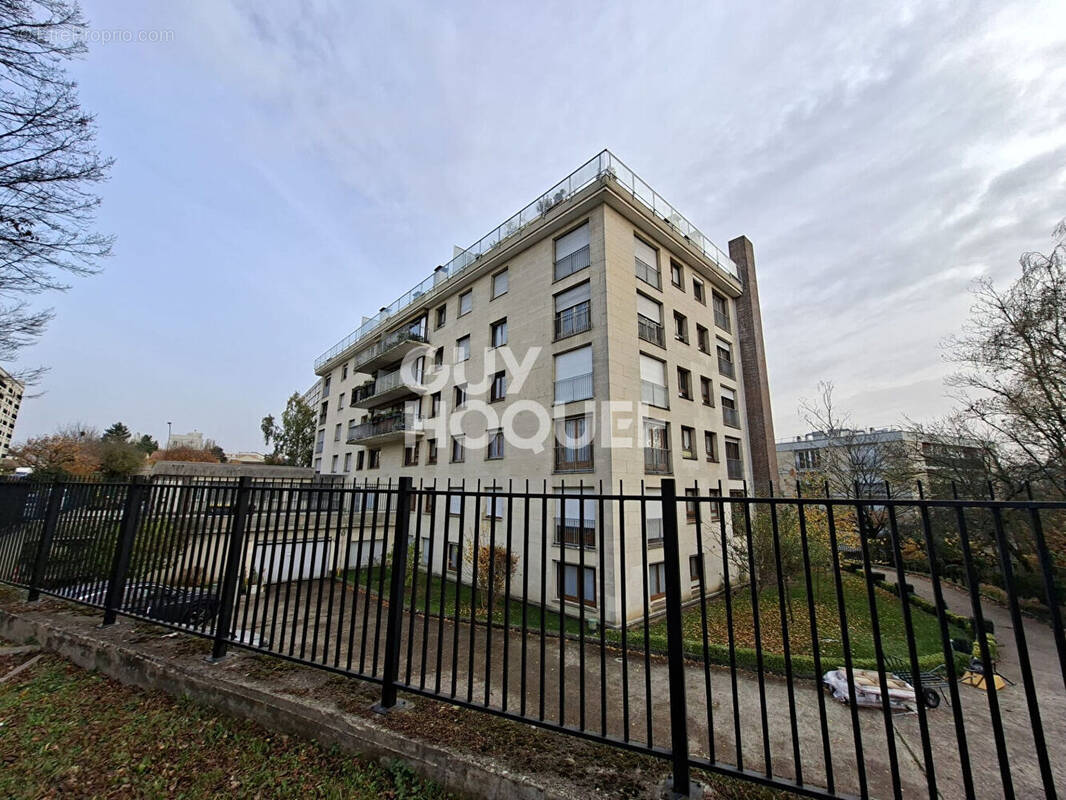 Appartement à FRESNES