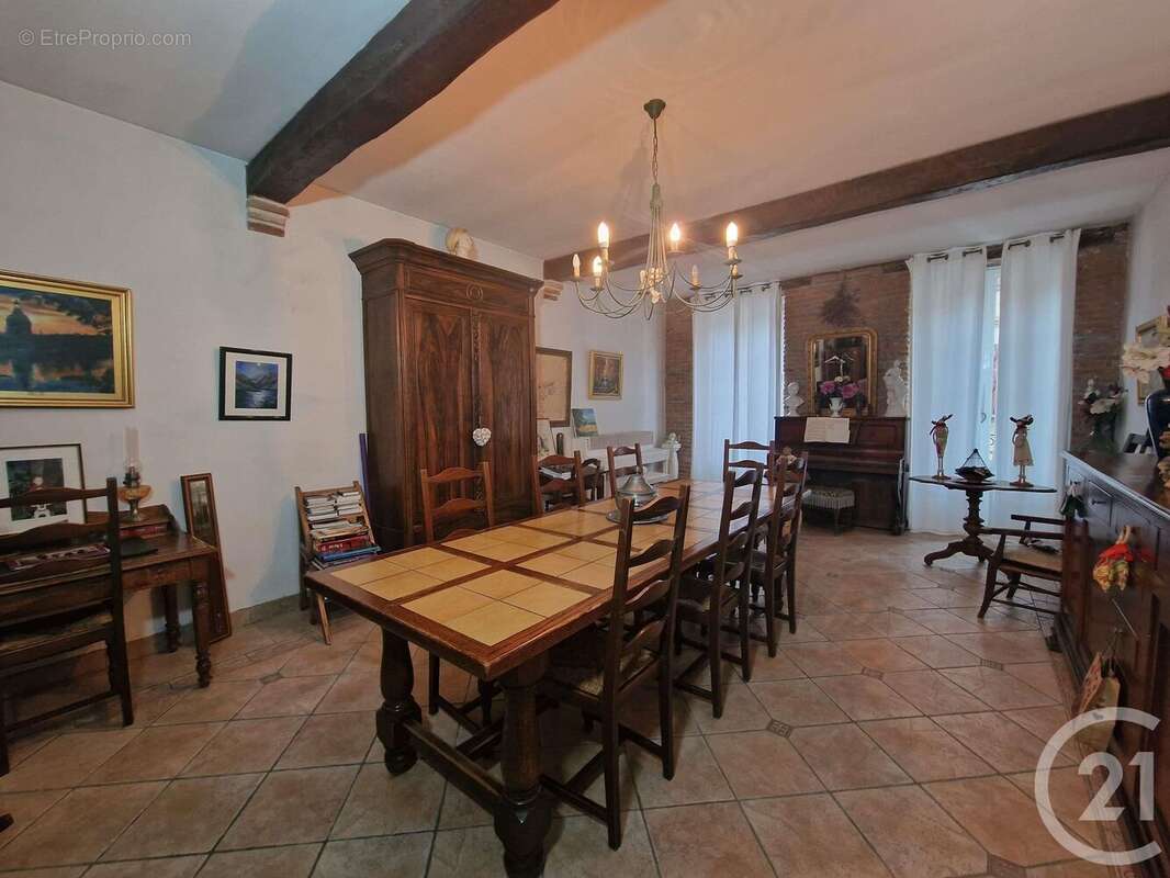 Maison à MONTESQUIEU-VOLVESTRE