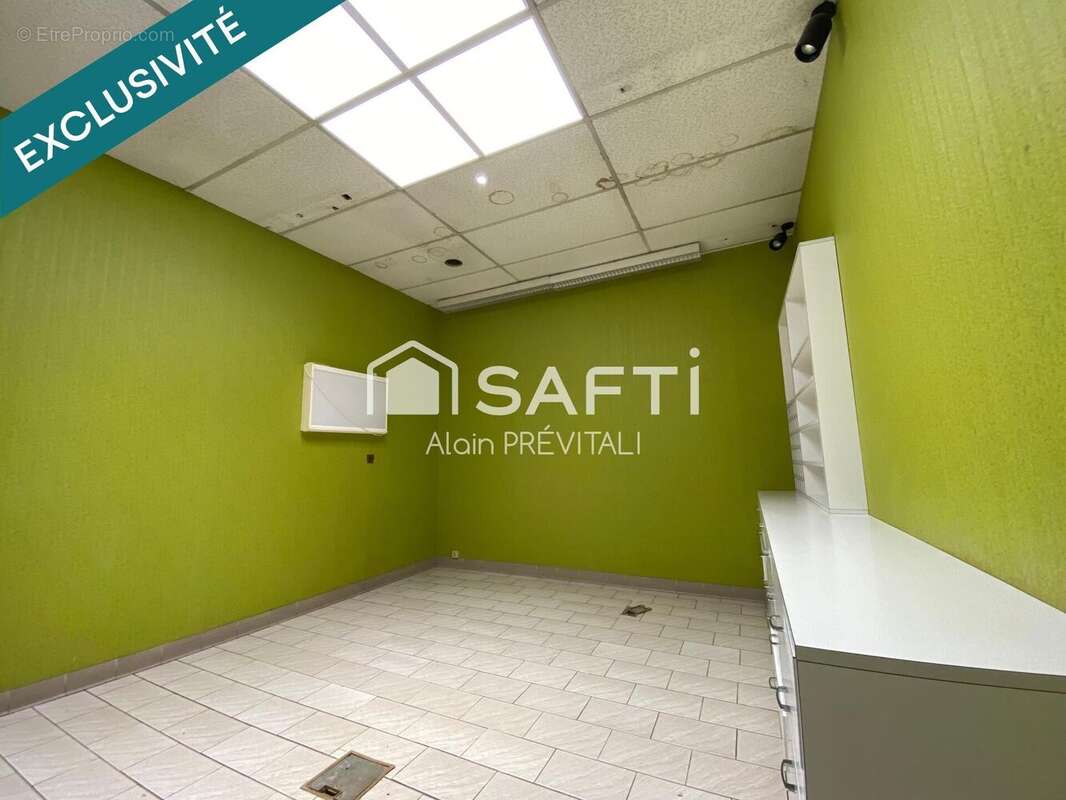 Photo 9 - Commerce à MONTREAL-LA-CLUSE