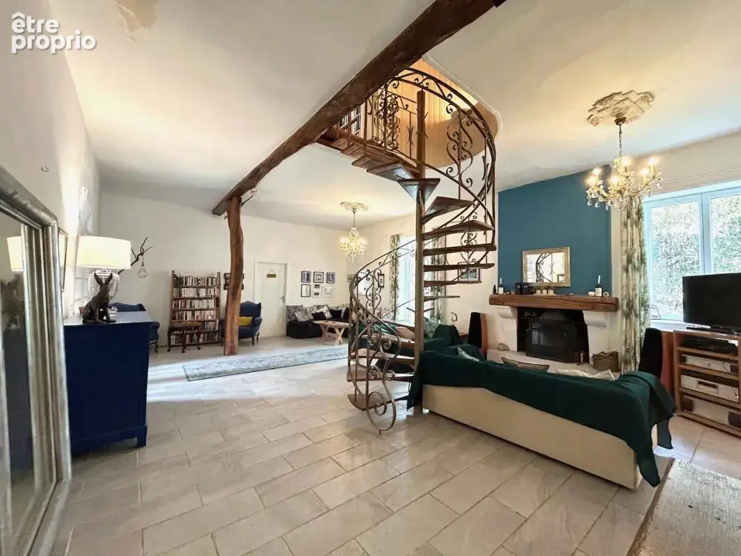 Propriété avec maison principale et gîte potentiel sur grand - photo 2