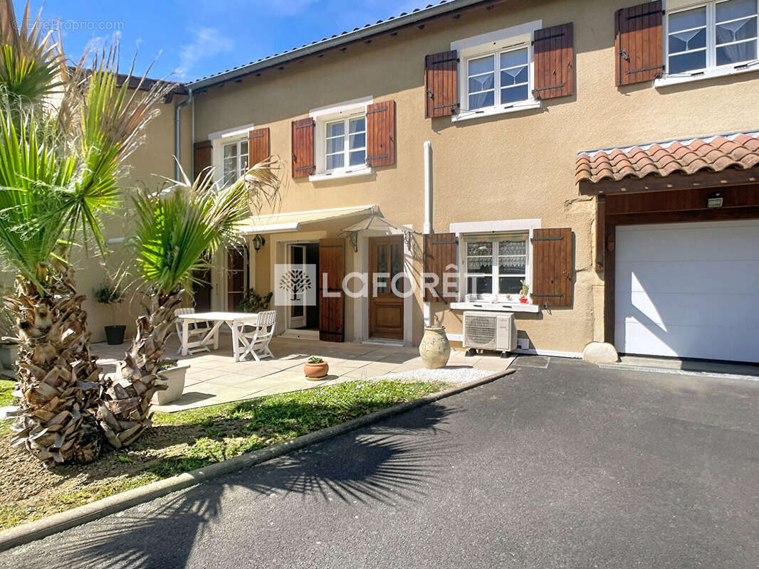 Maison à MONTMERLE-SUR-SAONE