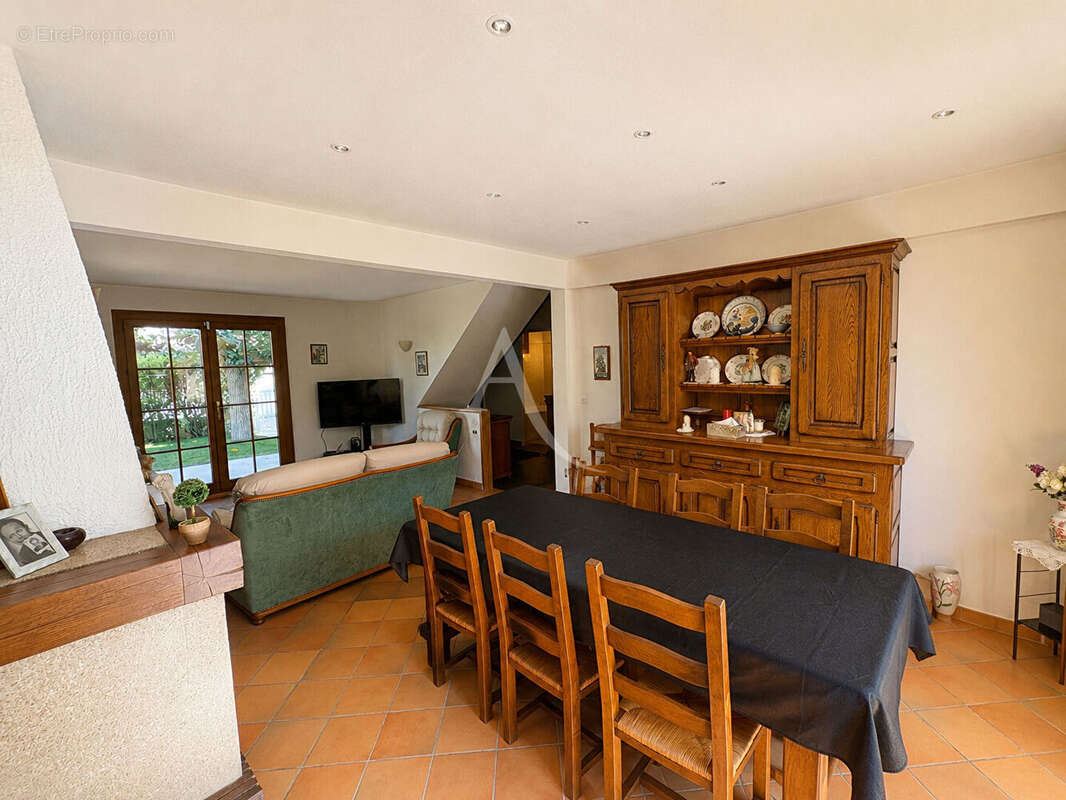 Maison familiale de 110 m² avec 4 chambres et beau terrain de 445 m² - photo 9