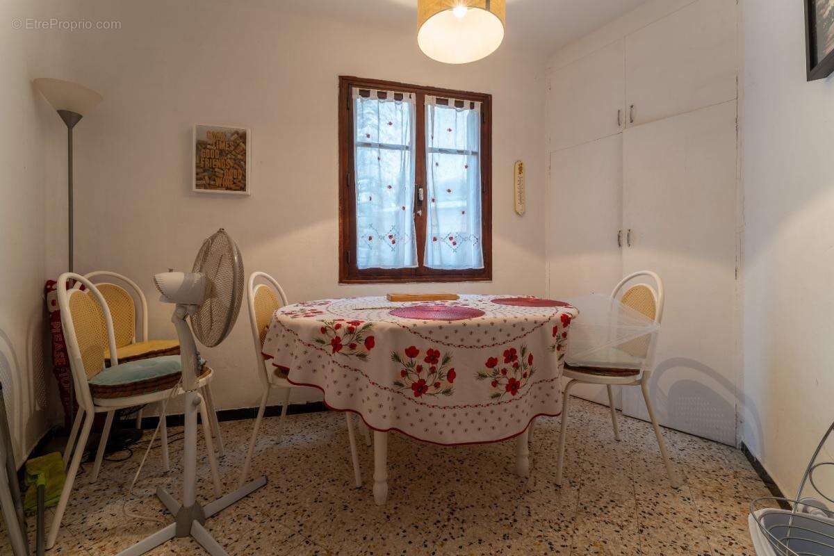 Maison à SAINT-LAURENT-DE-CARNOLS