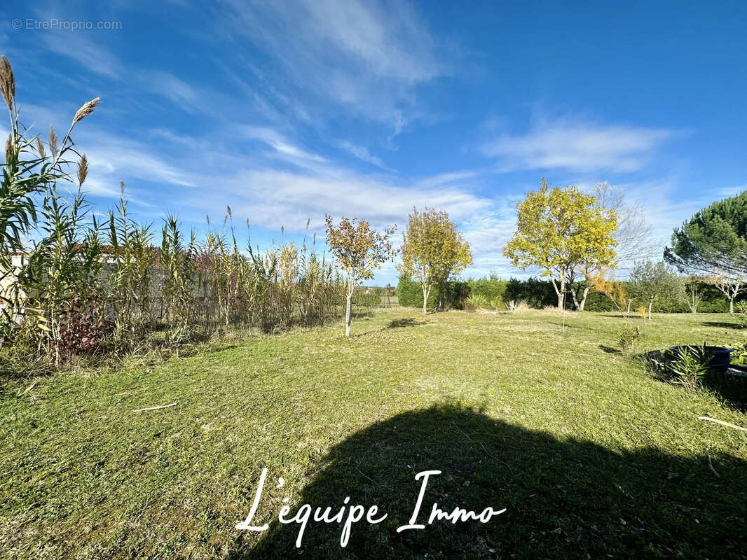 Terrain à LOMBEZ