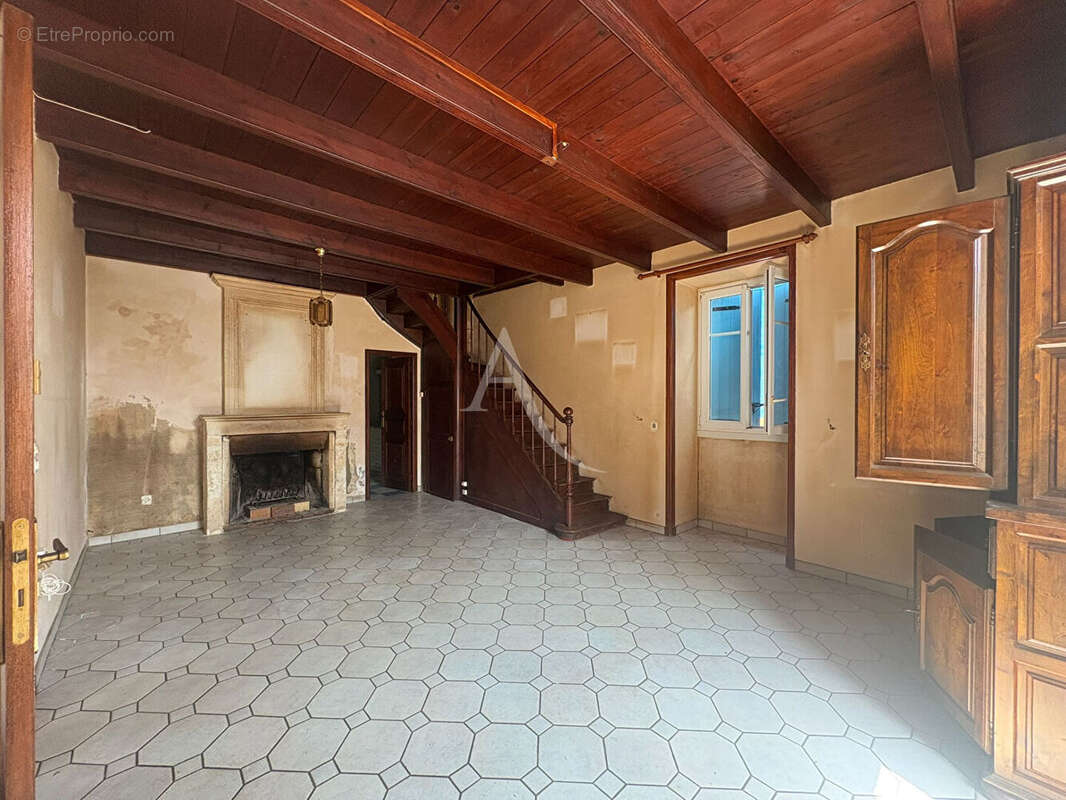 Maison à SAINT-JUST-LUZAC