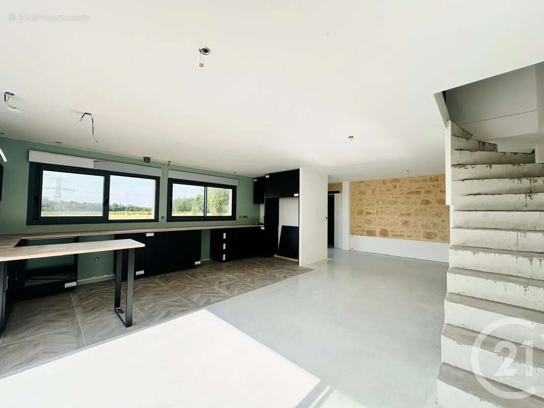 Maison 134 m² à Salignac  - photo 2