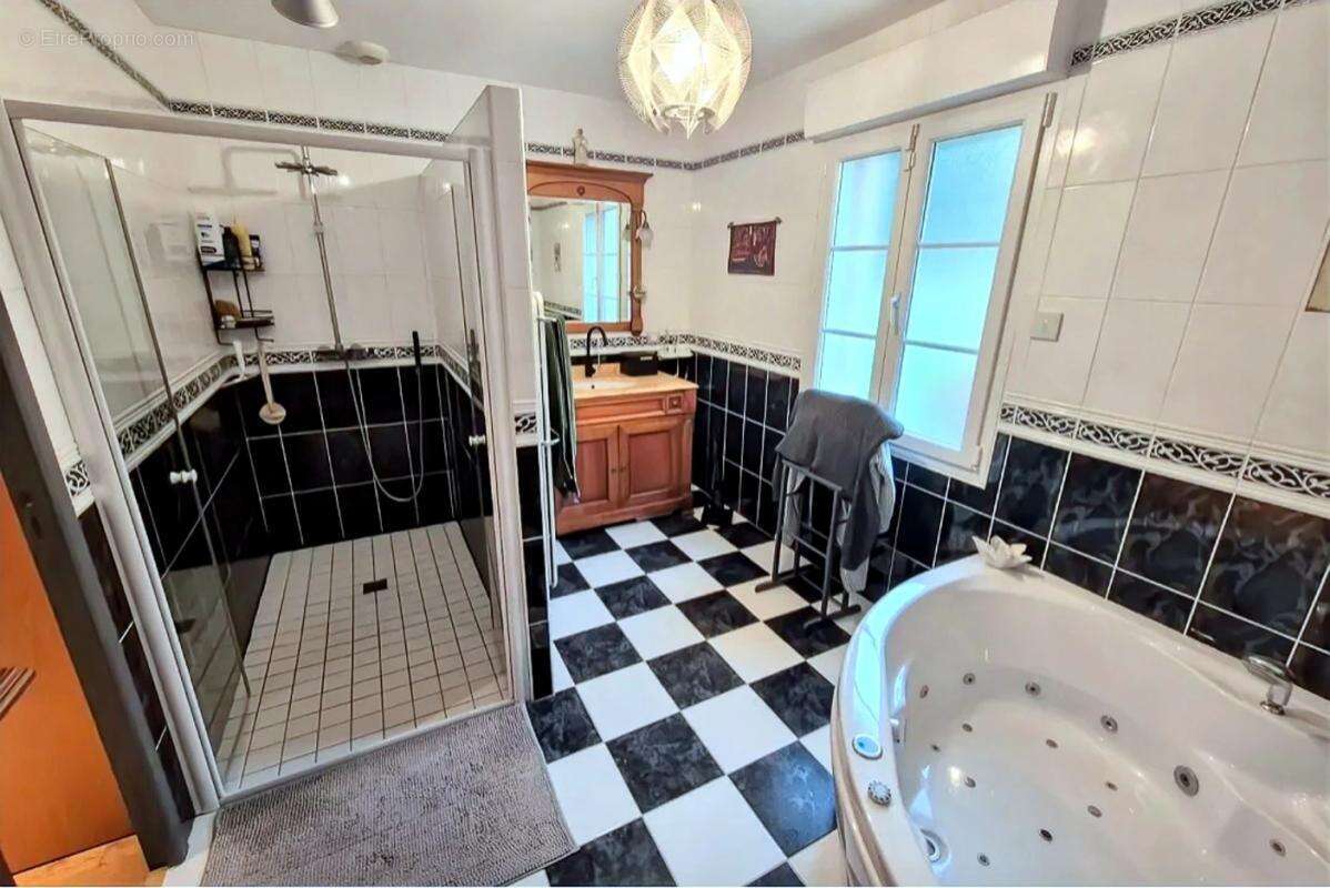 Maison à MONTGIVRAY