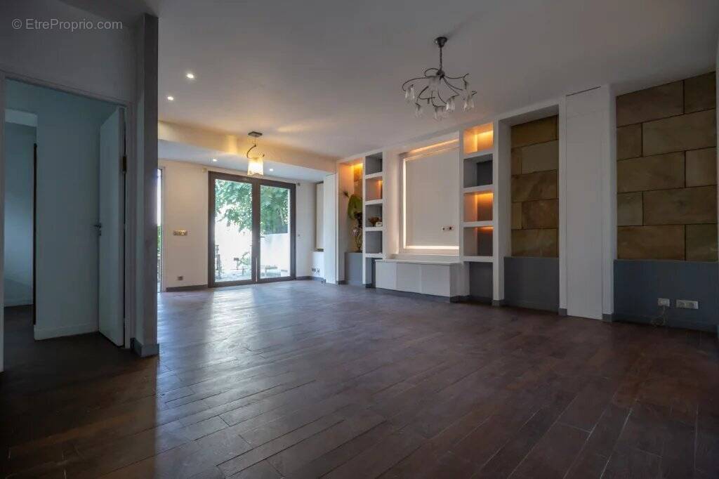 Appartement à CHARENTON-LE-PONT