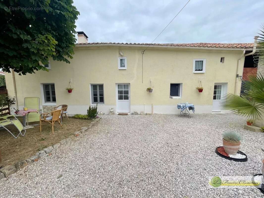 Maison à SAINT-FRAIGNE