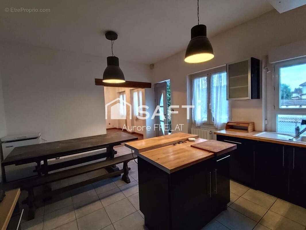 Photo 2 - Maison à PORT-DE-PILES