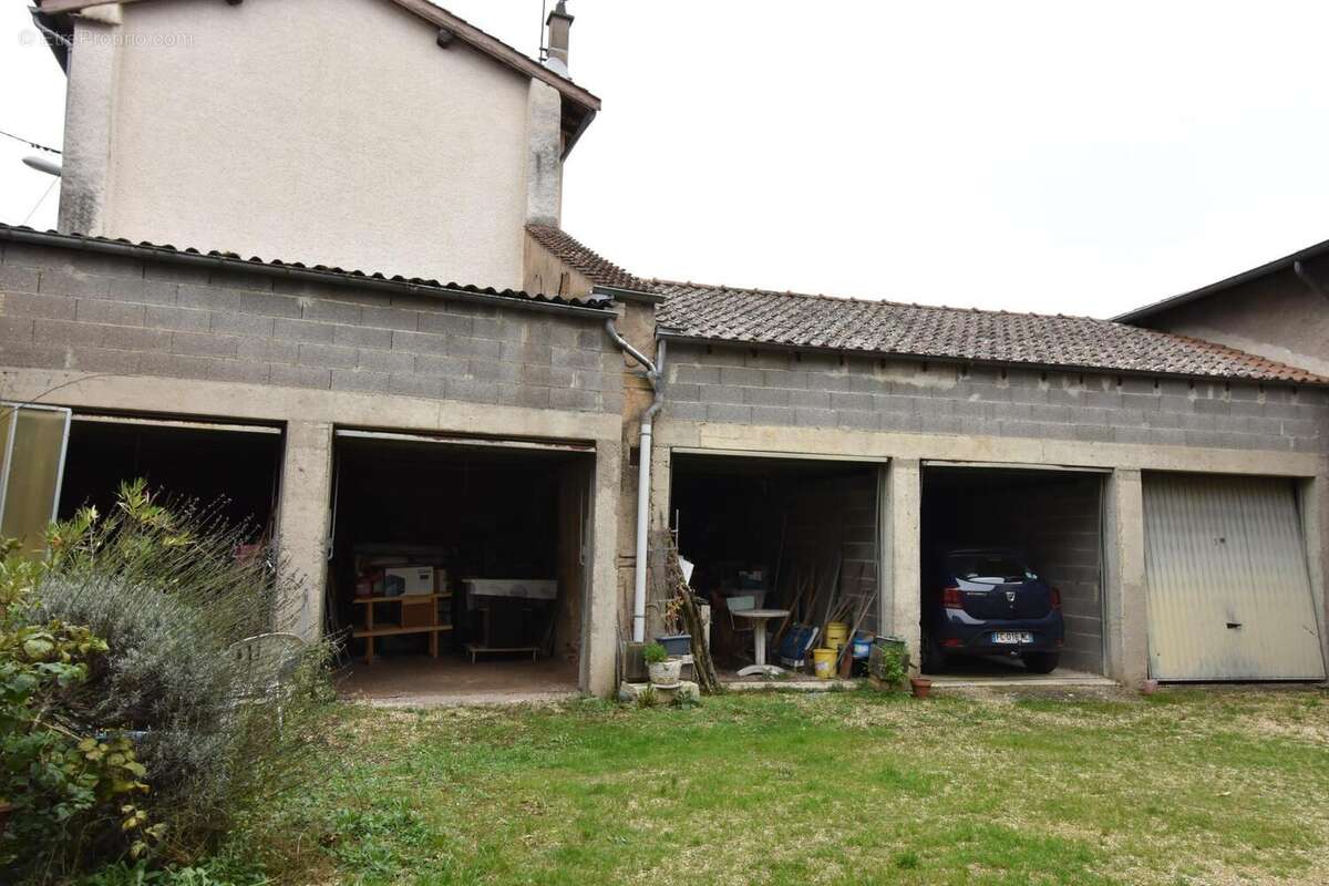 Maison 198 m² à Romaneche-Thorins  - photo 3
