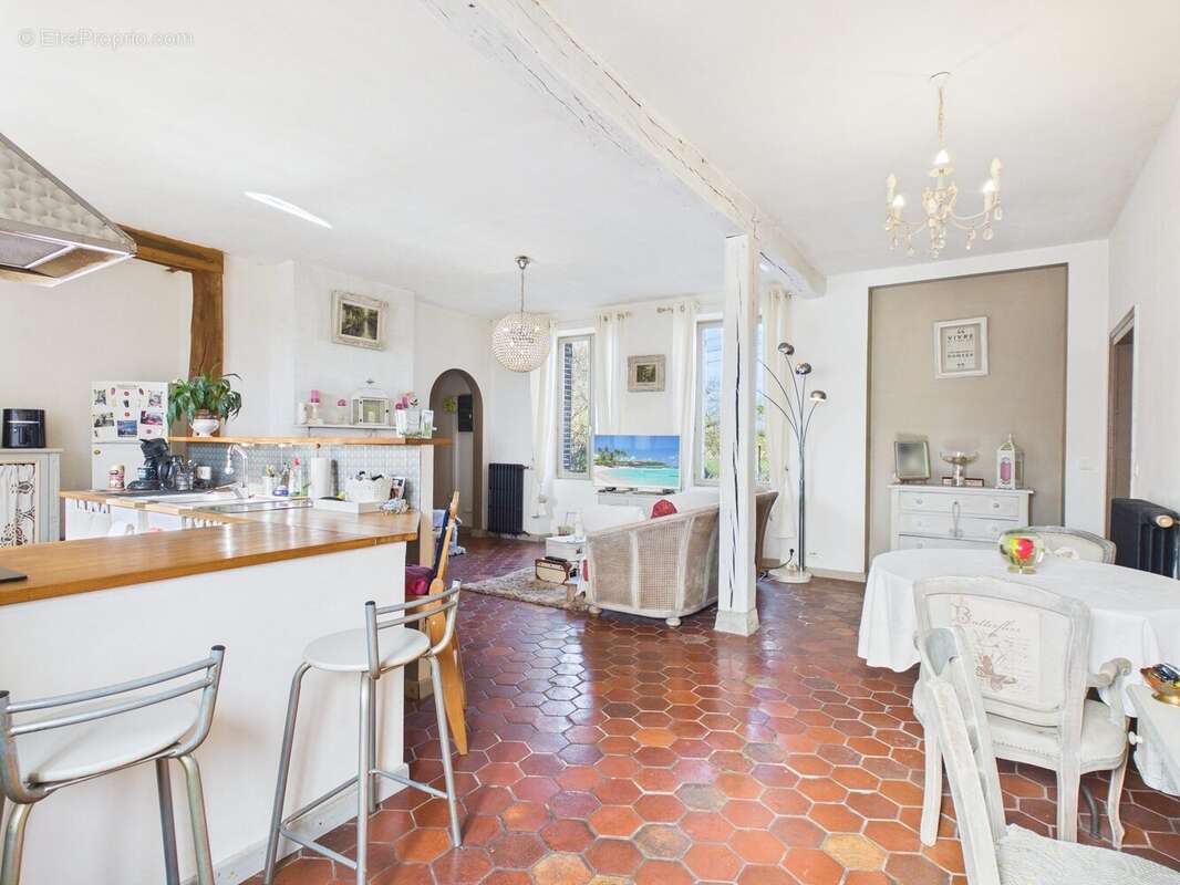 Maison à OSSEY-LES-TROIS-MAISONS