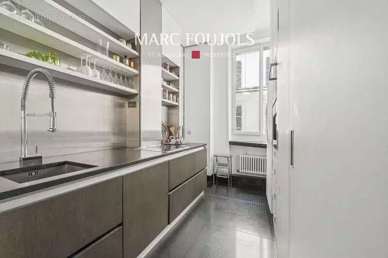 Appartement à PARIS-8E