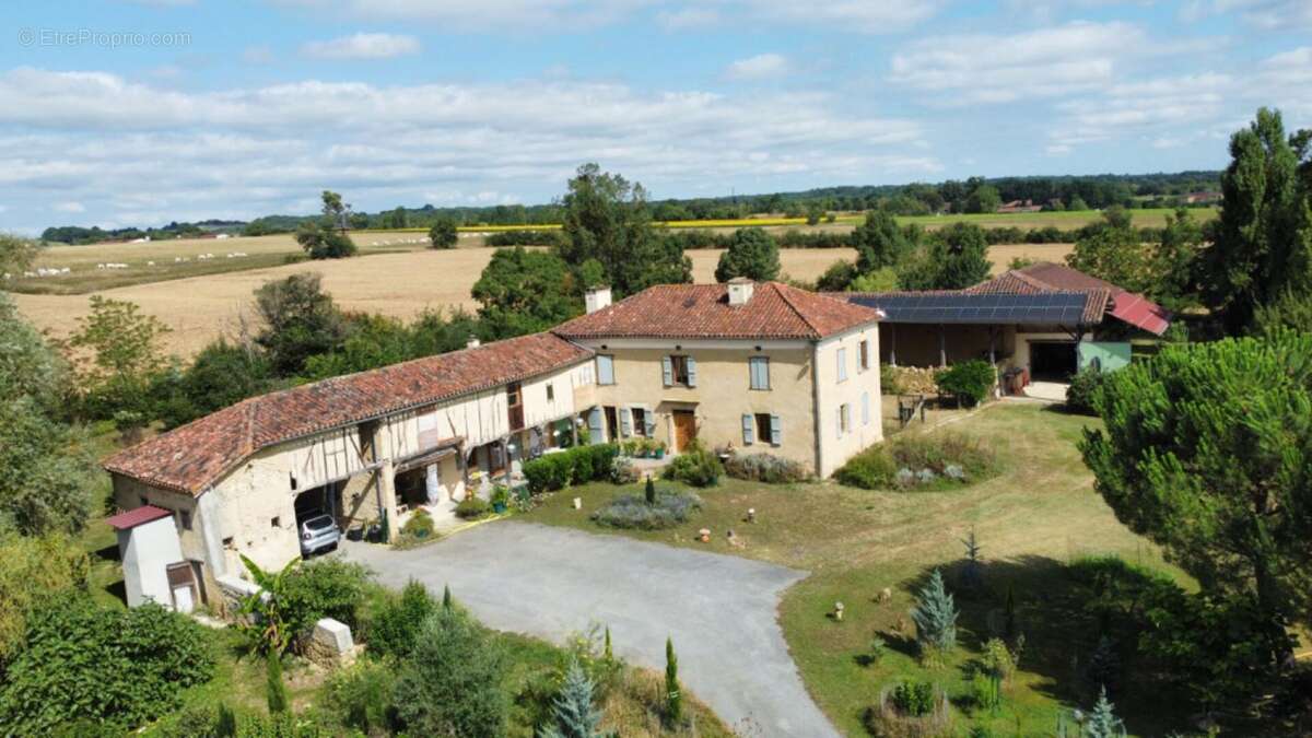 Corps de ferme isolée cadre bucolique 1,3ha - photo 2
