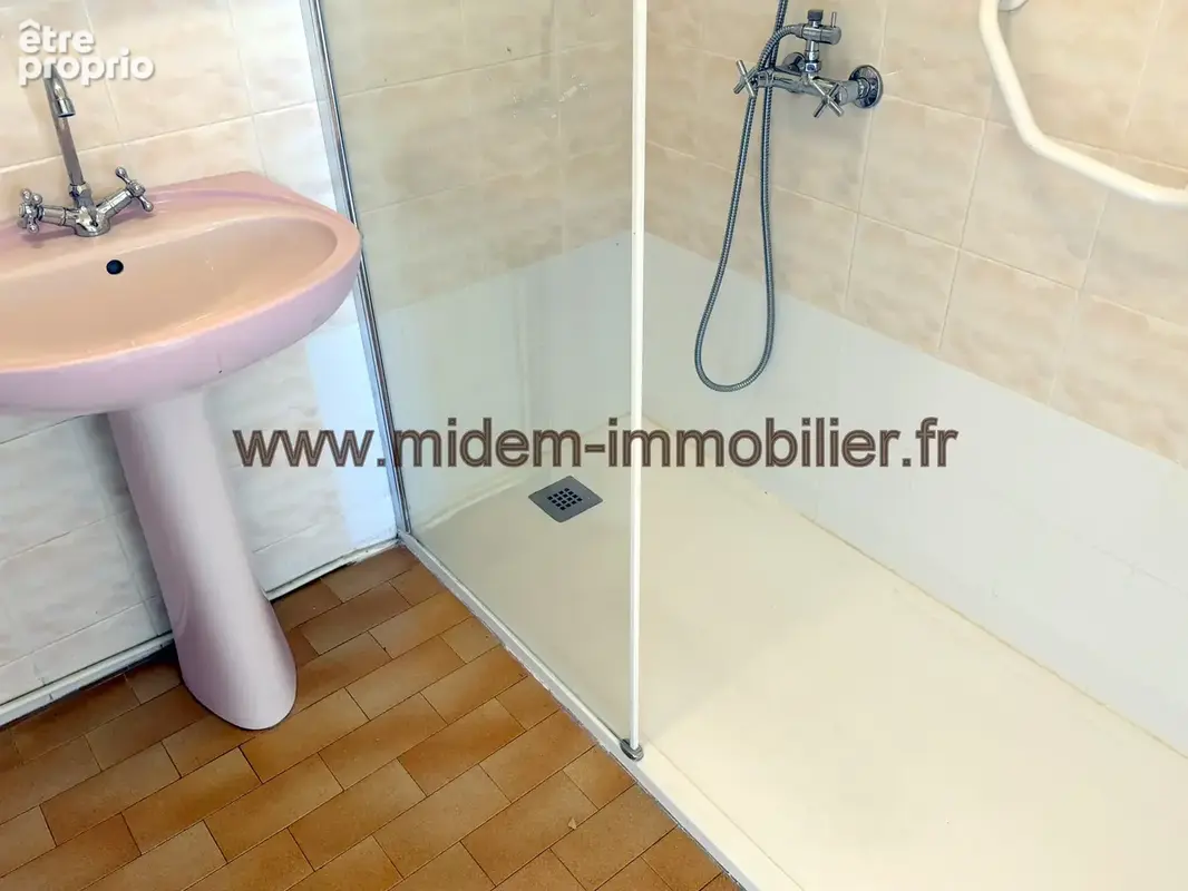 Nice Ouest, 3 P de 64 m2 + terrasse 12 m2 dernier étage vue mer 180o à 204000 euros - photo 9