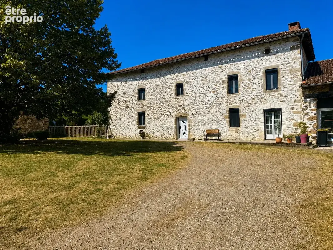 Maison 8 pièces 300 m² à vendre à Chabrac (16150) - photo 4