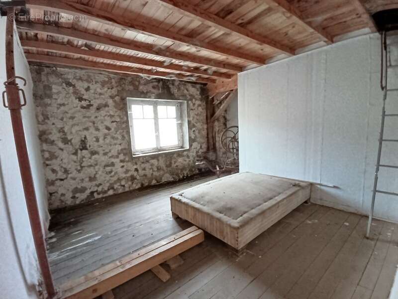 Appartement à FIX-SAINT-GENEYS