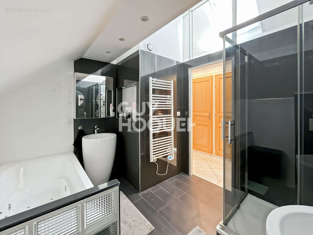 Appartement à FONTENAY-TRESIGNY