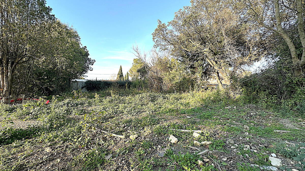 Terrain à PELISSANNE