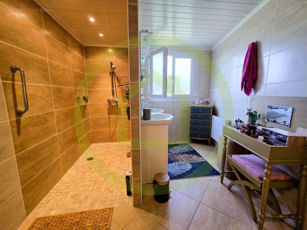 Maison à SAINT-BONNET-SUR-GIRONDE