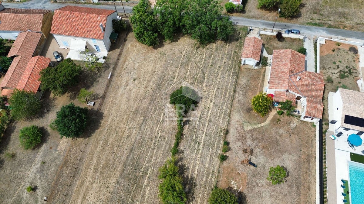 Terrain 1211 m² à Saint-Sornin  - photo 2