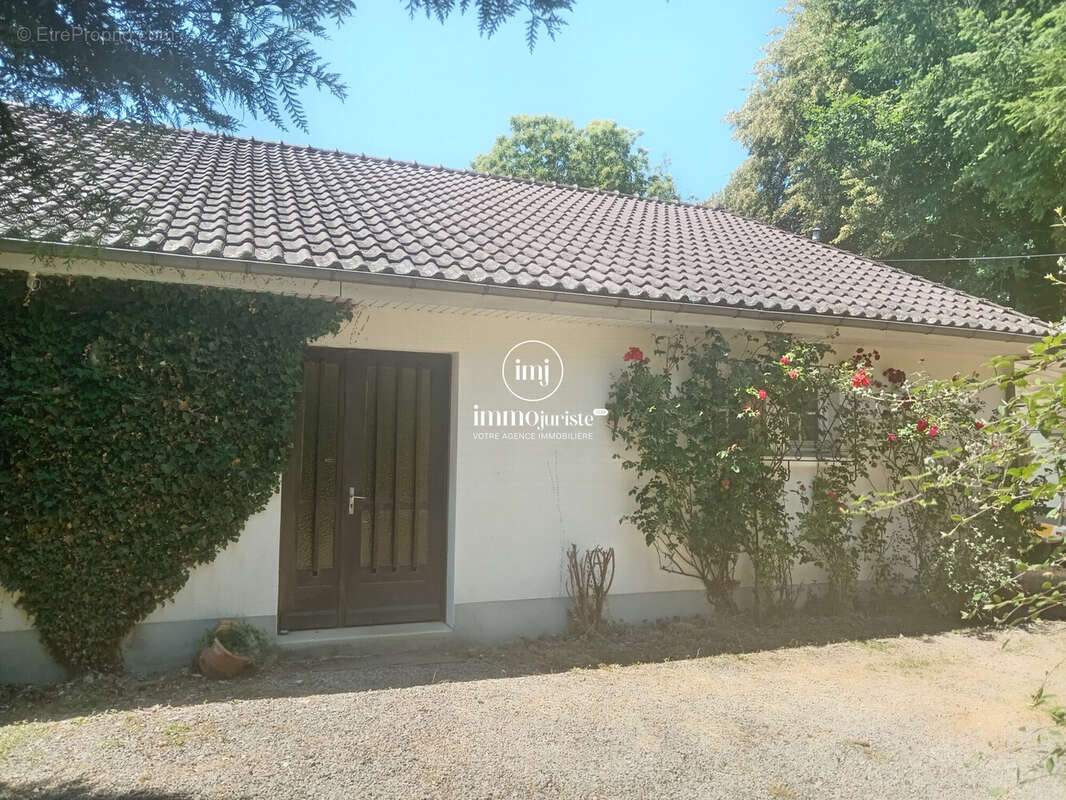 Maison à BUJALEUF