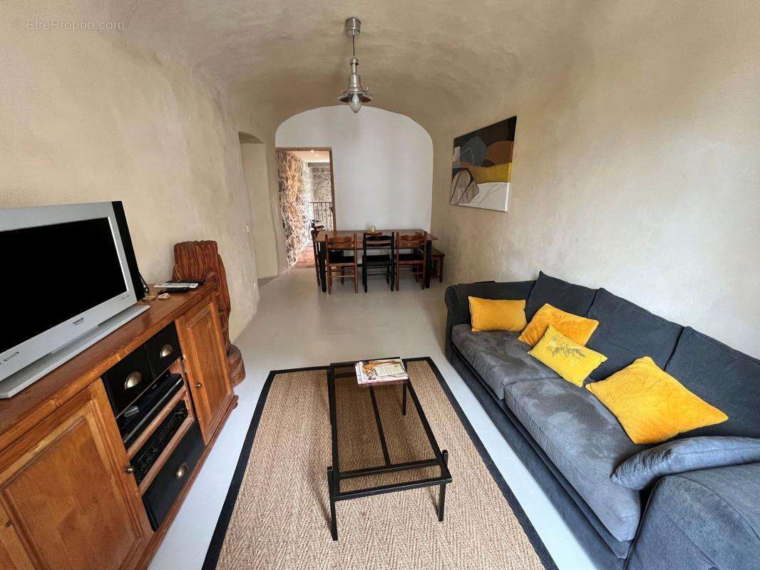 Maison à BERRIAS-ET-CASTELJAU