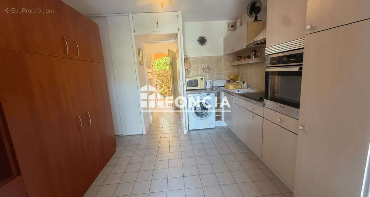 Studio cabine avec jardinet parking a 600 m de la plage et du port de la londe les maures - photo 2