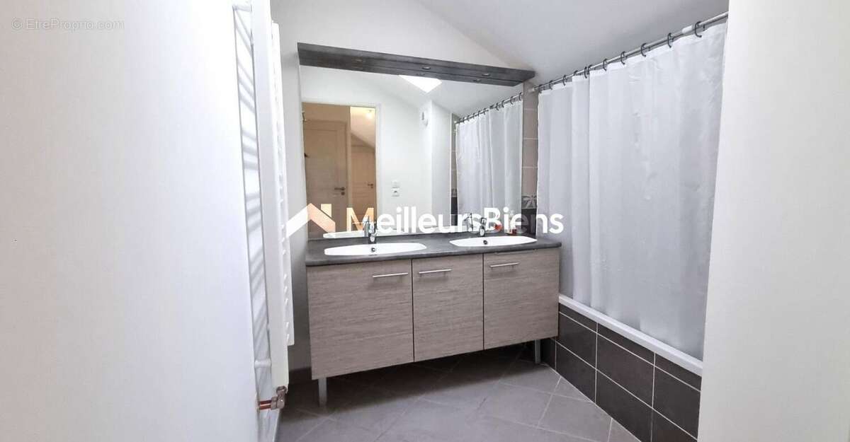 Appartement à VILLE-LA-GRAND