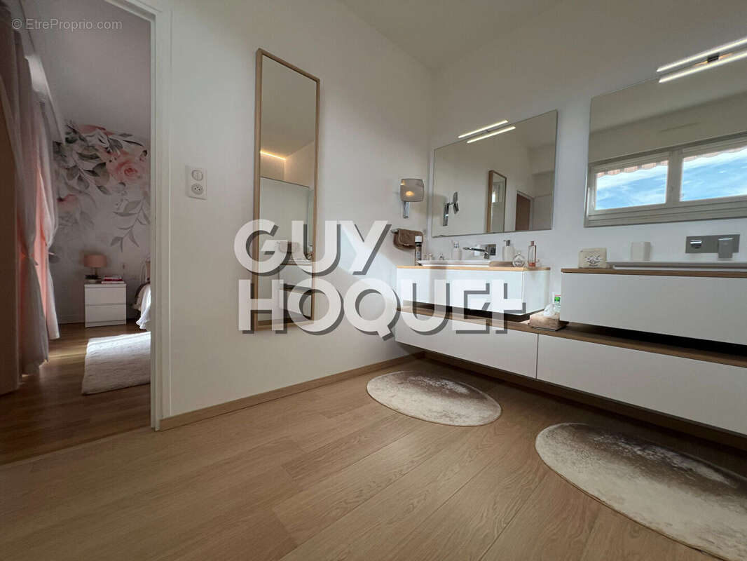 Appartement à MONTCEAU-LES-MINES