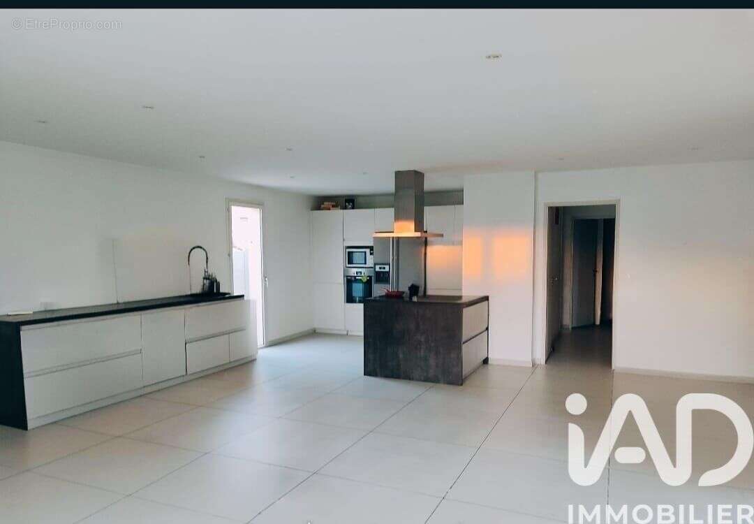 Photo 2 - Maison à ENSUES-LA-REDONNE