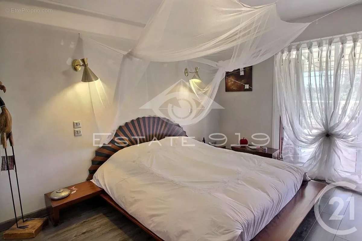 Maison à ROQUEFORT-LES-PINS