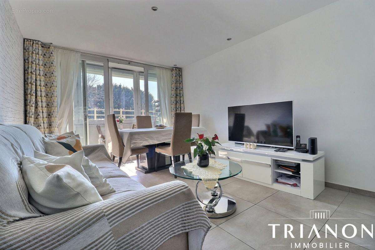 Appartement à LES CLAYES-SOUS-BOIS