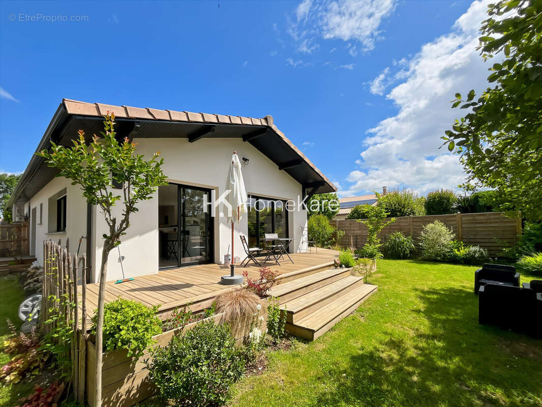 Maison à FARGUES-SAINT-HILAIRE