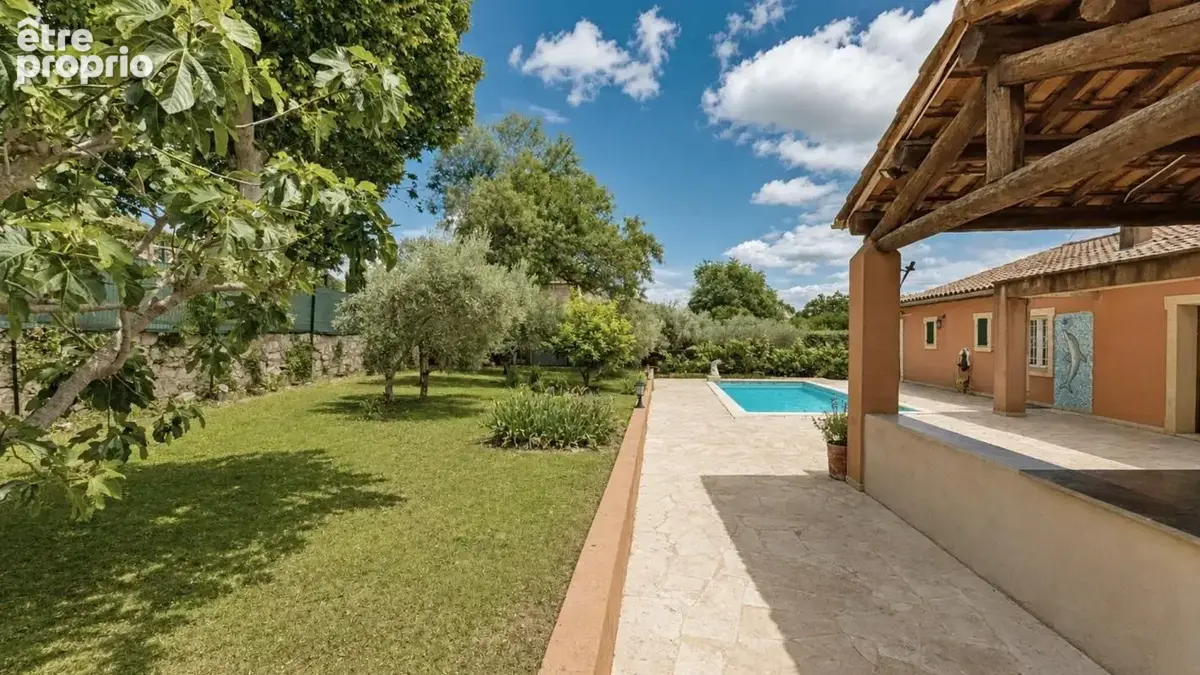 MERINDOL (84)  Maison de plain pied : 168 m² habitables / 2 gîtes / terrain de 870 m² / piscine - photo 4