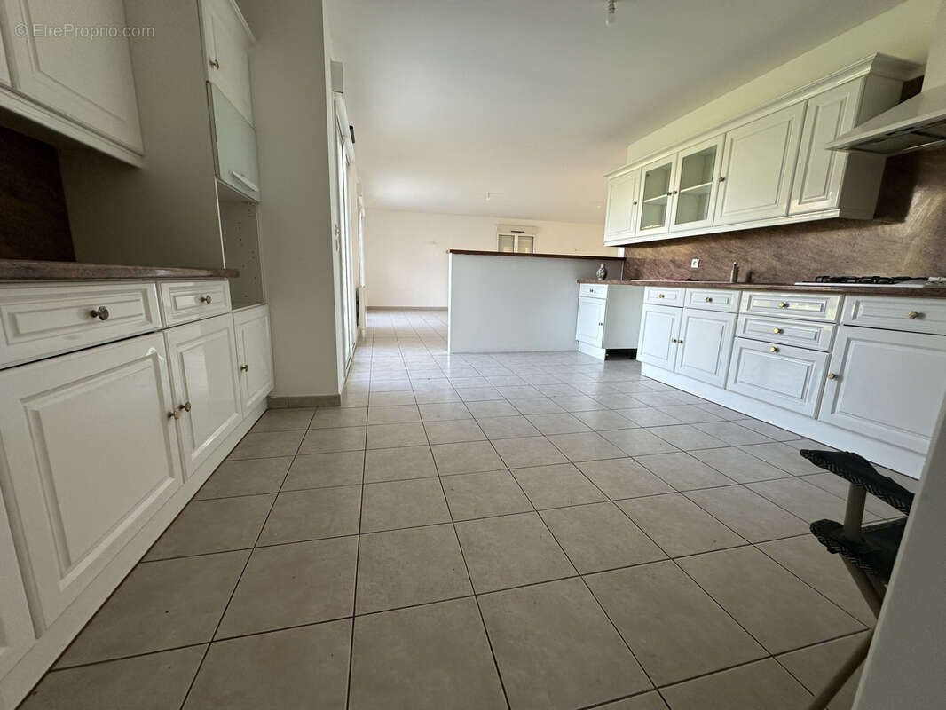 Maison a varzay - photo 6